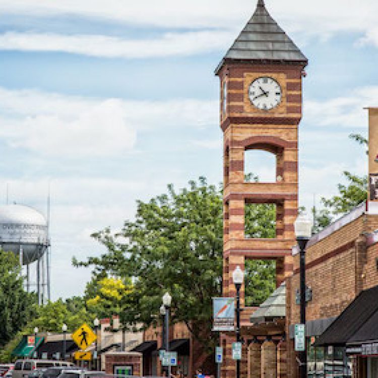 downtown-overland-park-clock-tower-plaza
